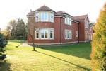 5 bedroom detached house to rent