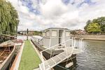 2 bedroom house boat to rent