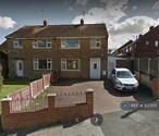 3 bedroom semi-detached house to rent