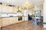 4 bedroom flat to rent