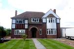 5 bedroom detached house to rent